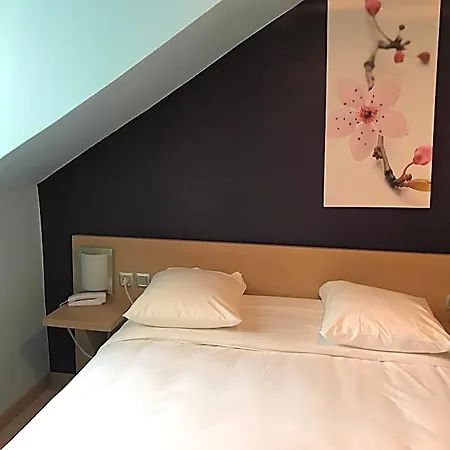Tipi Hotel 2*