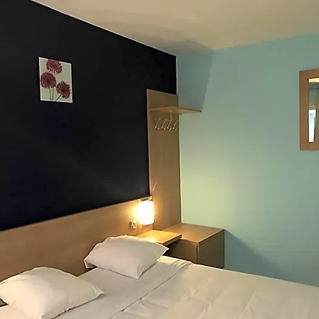 Tipi Hotel 2*
