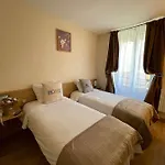 Tipi מלון 2*