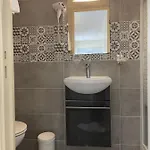 מלון Tipi 2*