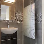 Tipi מלון 2*