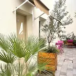 Tipi מלון 2*