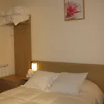 Tipi מלון 2*