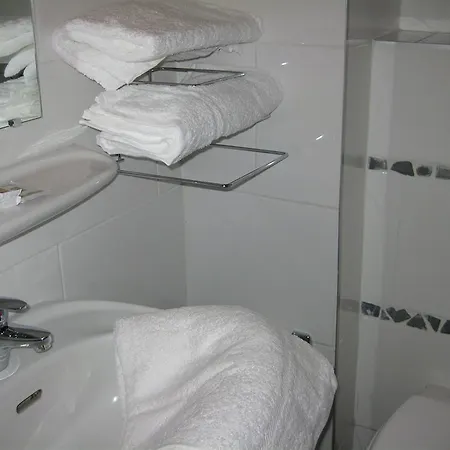 Tipi Hotel 2*